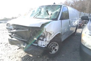 2022 GMC Savana 3500 Van 6.6L Engine Motor 8cyl OEM 60K Miles - LKQ405387064 - Picture 1 of 4