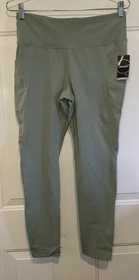 Jockey Premium Performance Lily Pad Green Size Medium Utility 7/8 Leggings NWT   - Image 1 of 4