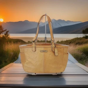 💥BOLSO DE HOMBRO COACH GALLERY CHAROL EN RELIEVE CON CIERRE DE CREMALLERA F19462 - Imagen 1 de 13