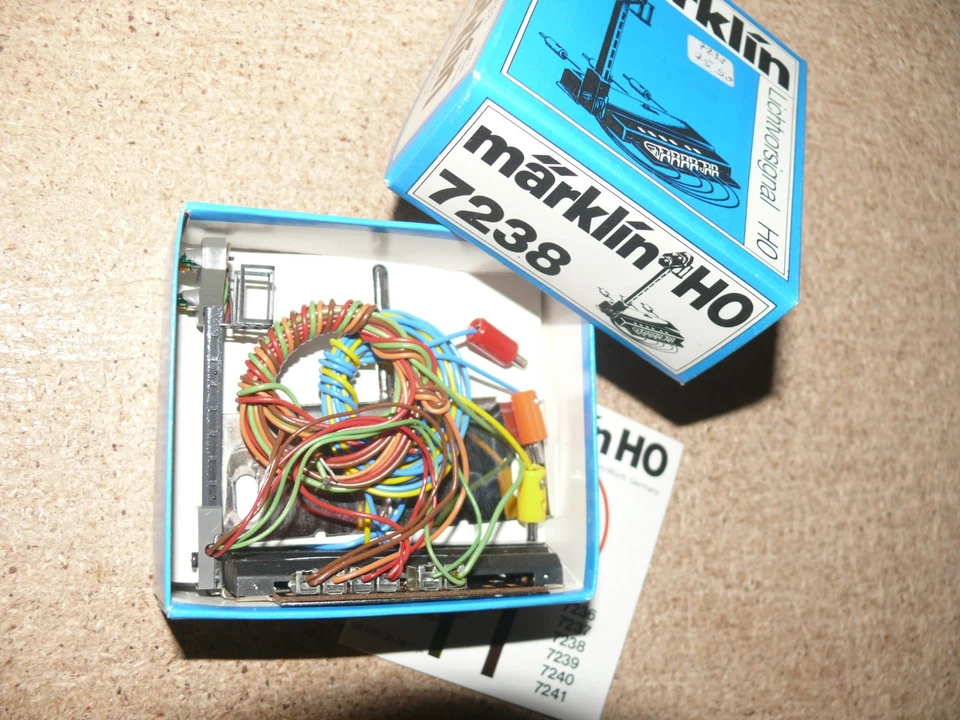 G20  Märklin 7238 Licht Vorsignal K + M Gleis - Bild 1 von 1