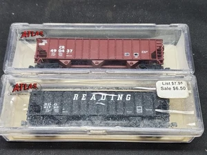 2 Atlas N Scale 90 Ton Hoppers: Reading 32745 & Conrail 32773 - Picture 1 of 4