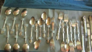* "CHATELAINE II "22 PIECES BY WM A ROGERS SILVER PLATE FLATWARE - Picture 1 of 2