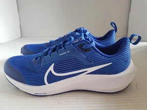 Nike Air Zoom Pegasus 40 (GS) scarpe da ginnastica per ragazzi e ragazze - taglia UK 5,5 - PREZZO AL PUBBLICO £ 69,95 - Foto 1 di 7