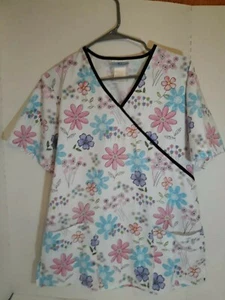 SB Scrubs Summer  Scrub Top. Size Med. Pink, Purple, Blue Flowers. Pockets - Picture 1 of 5