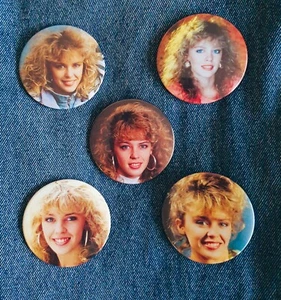 KYLIE MINOGUE Badge Button Set 57mm 2 1/4" Pins Pinback Neighbours enjoy gay 80s - Picture 1 of 10