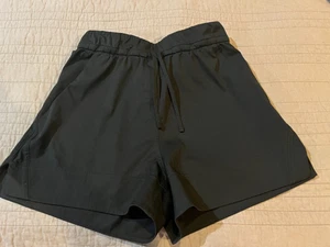 Women’s LULULEMON Black Cinchable Everyday Athleisure Activewear Shorts Size XS - Picture 1 of 5