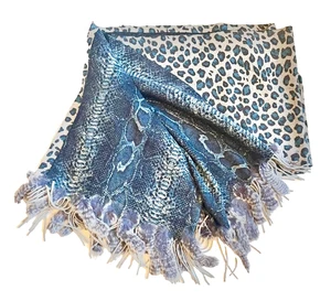 Bufanda chal envolvente reversible de leopardo/reptil La Florentina con ribete de piel de conejo - Imagen 1 de 5