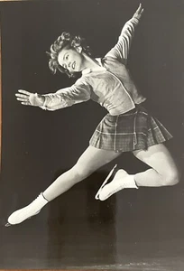 Figure Skater WENDY GRINEROVA, Canada; Measures 4x 6"; In Near Mint Condition - Imagen 1 de 2
