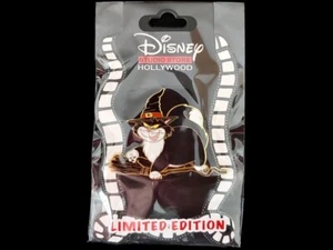 Disney Pin DSSH - Cats on Brooms - as Halloween Witch - Lucifer LE300 #130499 - Picture 1 of 3