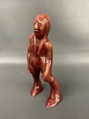 Figura de pie Black Hills Lakota Escultura Rushmore Cerámica Ivan Houser Foto 1 de 4