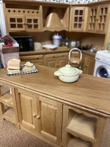 1:12 Dolls House Miniature Ceramic Crock Pot NEW Casserole Dish Cooking - Picture 1 of 2