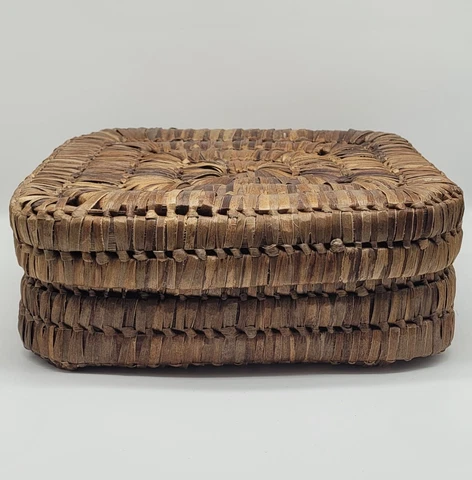 Vintage Brown Wicker Basket with Lid Hand Woven Square 12.5"x12.5"x4.5" Cover