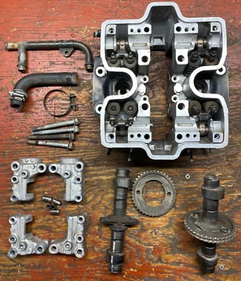 Conjunto de culata delantera Honda Interceptor 500 V30 1984-1985 Foto 1 de 4