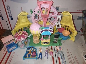 2003 Fisher Price Sweet Streets Loving Family Country Fair Complete & Carousel - Picture 1 of 8