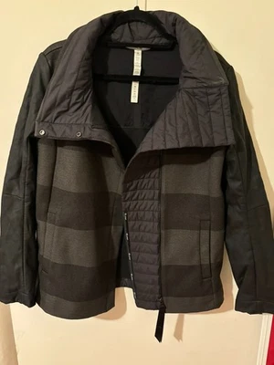 GUC Lululemon Jacket Womens 10 Black Gray Full Zip Sweat Life Striped - Image 1 of 4