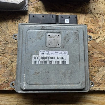 Módulo informático motor Dodge Caliber o Jeep Patriot 2007-2010 ECM P68027211AC Foto 1 de 2