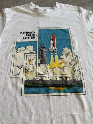 VINTAGE 80s Kennedy Space Center NASA T Shirt L USA Made Single Stitch - Image 1 of 4
