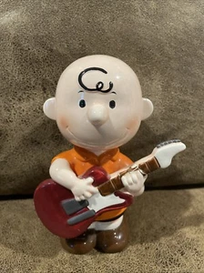 Guitarra de cerámica Charlie Brown vintage - 1966 alcancía 6,5" de alto con enchufe - Imagen 1 de 7