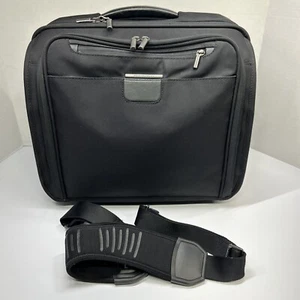 BRIGGS & RILEY EXECUTIVE 2 Wheel ROLLING BRIEF KR305-4 Nylon 15" Laptop Case BAG - Picture 1 of 12
