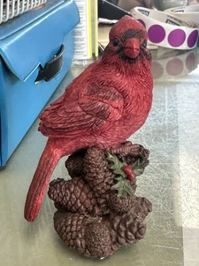 "Estatuilla de cardenal de pie sobre acebo de 4"" bonita hecha de madera" - Imagen 1 de 2