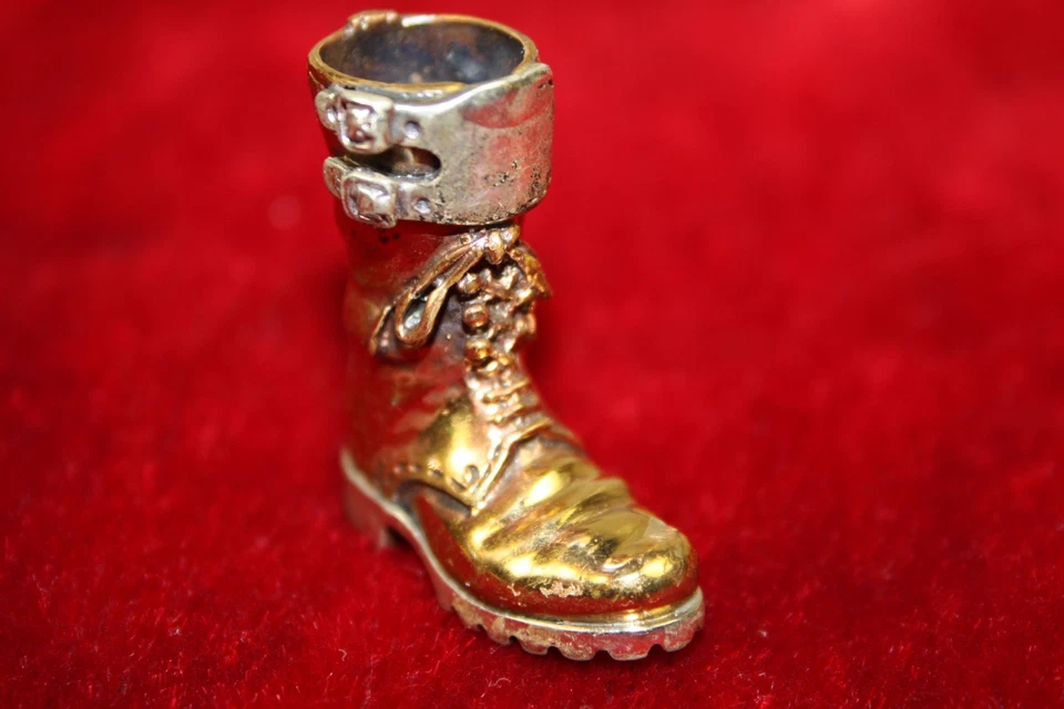 低金色和纯银靴子。 手工装饰。 西班牙 (?) CIRCA XX. — 第 1/1 张图片