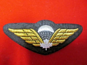 Canadian Forces Parachutist Wing (White Leaf) Badge - Picture 1 of 2