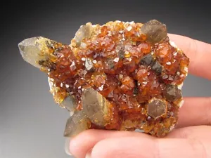 Spessartin Granat mit Quarz, Wushan, Fujian, China - Bild 1 von 3