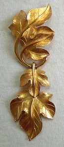 Vintage TRIFARI KUNIO MATSUMOTO PIN *4-Inch*Dangling Gold-Tone Grape Vine Leaves - Picture 1 of 8