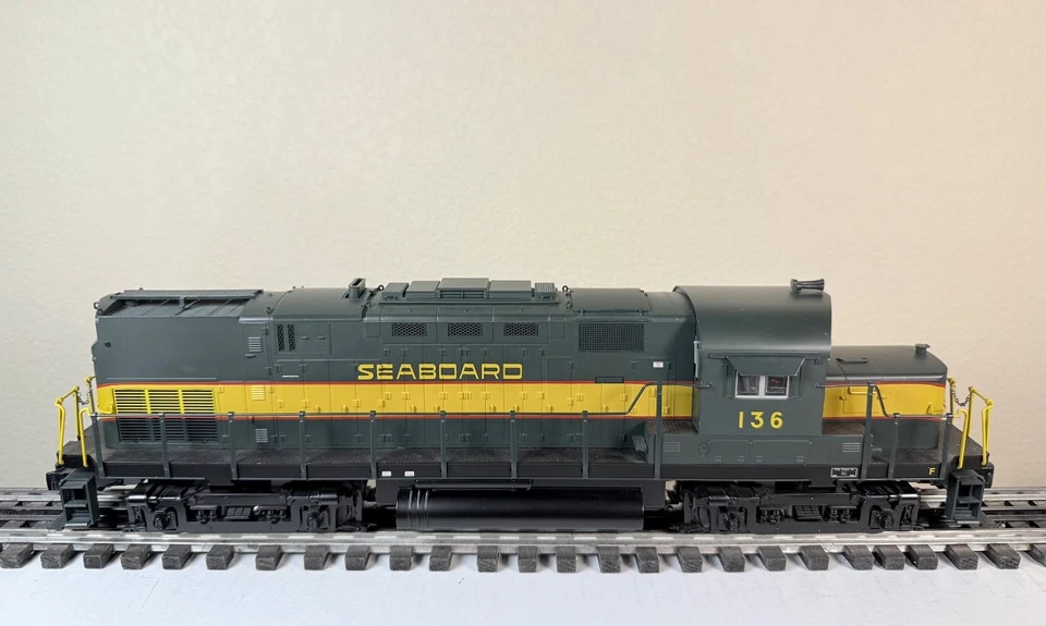USED LIONEL (6-28219) SEABOARD ALCO C-420 DIESEL LOCOMOTIVE #136 - NO BOX - Image 1 of 4