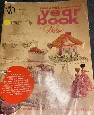 Vintage Wilton Cake & Food Decorating Year Book from the 1970s. - Image 1 of 4