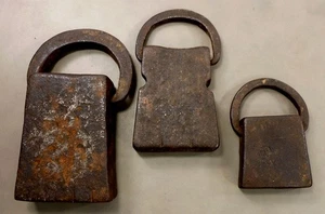 SPAIN set THREE STEEL WEIGHTS Barcelona 18th century HANGING SCALE TYPE 4 2 n 1 - Picture 1 of 7