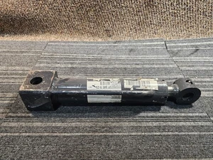 Hydraulic Welded Cylinder 19" Retracted Length x 3.13" OD x 1.57" Rod - Picture 1 of 11