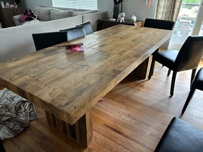 Mesa de comedor de madera - ¡Se sienta 8 cómoda para grandes cenas familiares!! Foto 1 de 2