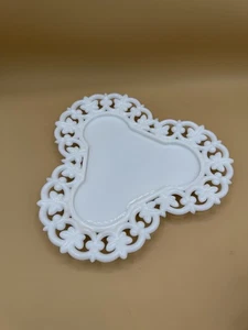 Rare Vintage Fenton #6219 MI Milk Glass Triangle Plate Beautiful Trimmed Edge  - Bild 1 von 7