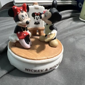 Collezione Disney - Music box Disney's Magic Memories Minnie e Topolino - Foto 1 di 6