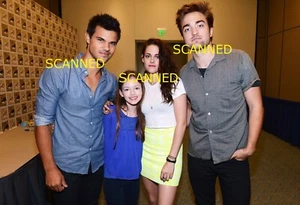 Twilight ROBERT PATTINSON & KRISTEN STEWART & TAYLOR LAUTNER & RENESMEE Pic#3999 - Picture 1 of 1