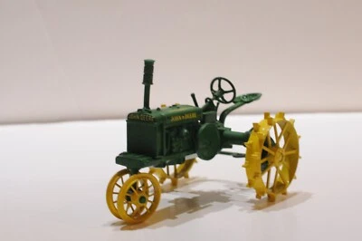 ERTL 1930 JOHN DEERE GP WIDE TREAD TRACTOR SCALE 1:16 DIECAST - Image 1 of 4
