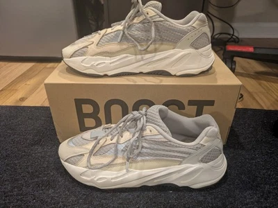 Adidas Yeezy Boost 700 v2 Crema Talla 10 con Caja Foto 1 de 4