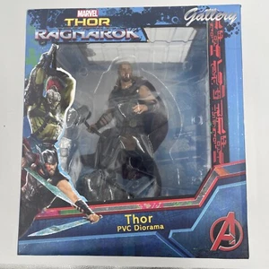 Marvel Gallery Thor: Ragnarok] 10" PVC Diorama Diamond Select Signed By Sculptor - Picture 1 of 6