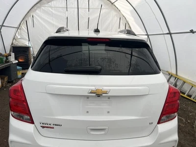 Used Deck Lid fits: 2017 Chevrolet Trax privacy tint opt AKO w/rear view camera Foto 1 de 4