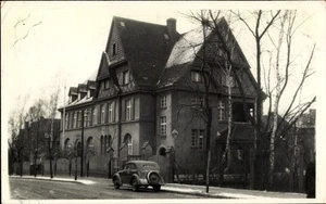 Foto Ak Wohngebäude von der Straße gesehen, Opel Olympia ? - 4397741 - Bild 1 von 2