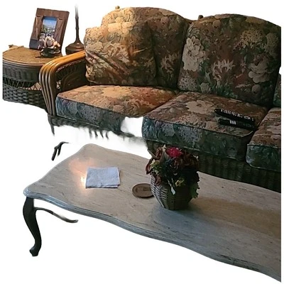 Sofá de mimbre mesa auxiliar y mesa de centro Foto 1 de 4