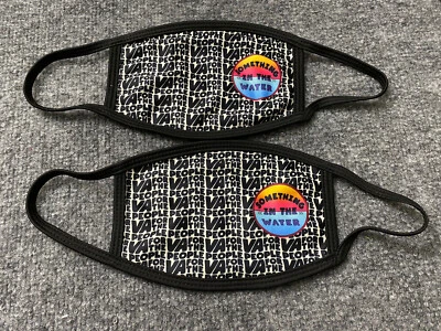 Something In the Water MASCARILLAS FACIALES DE TELA Pharrell Music Festival (SITW) U Foto 1 de 2