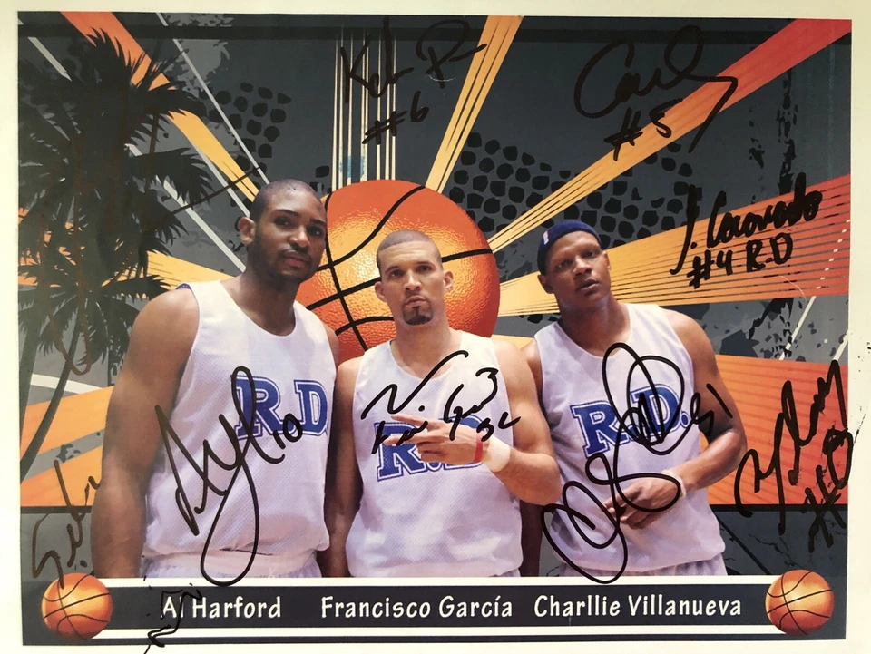 Foto firmada por Al Horford y Charlie Villanueva de la Selección Dominicana Foto 1 de 1