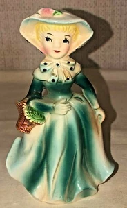 FIGURA DE PORCELANA DE COLECCIÓN DE CHICA DE MODA ANTIGUA CON CAPÓ - Imagen 1 de 5