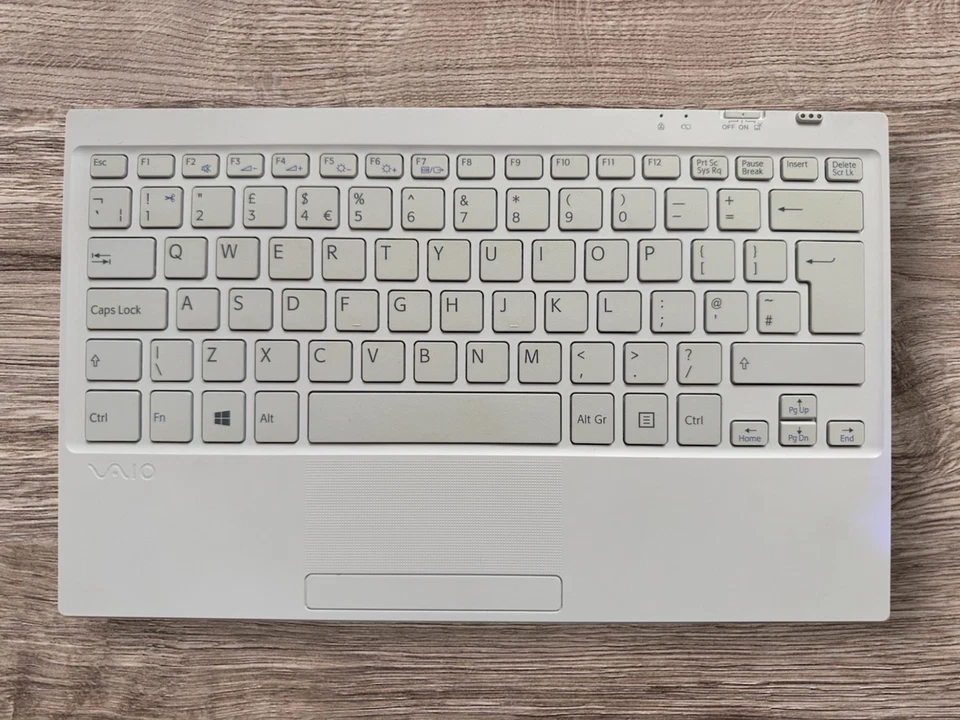 SONY VAIO Tap 11 SVT112 Bluetooth Wireless ENGLISH Replacement Keyboard - Image 1 of 4