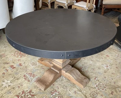 Caballete rescatado con tapa de chapa de cemento personalizada, attr. Hardware de restauración Foto 1 de 4