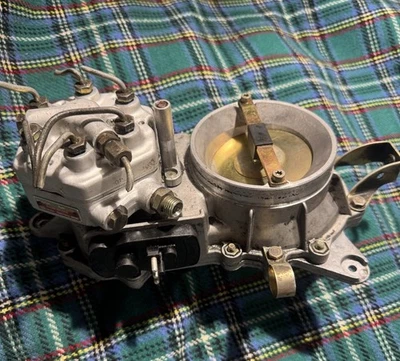 Mercedes-Benz 190E 260E 300E FUEL DISTRIBUTOR 0438101012 & AIR FLOW 0438121033 - Image 1 of 4