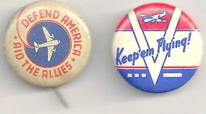 2 WW2 Jagdflugzeug Pins Defend America & Allies, Keep 'Em Flying V for VICTORY - Bild 1 von 2