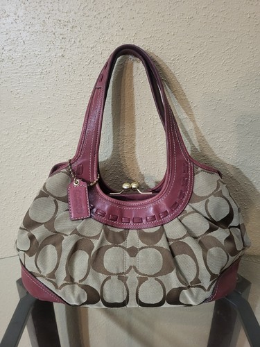 Borsa a tracolla Coach donna grande le condizioni sono molto buone.